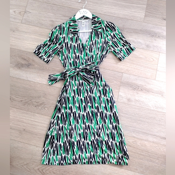 Diane Von Furstenberg Dresses & Skirts - Diane Von Furstenberg Silk Jillia Wrap Dress Size 4 Green Black White DVF Dress